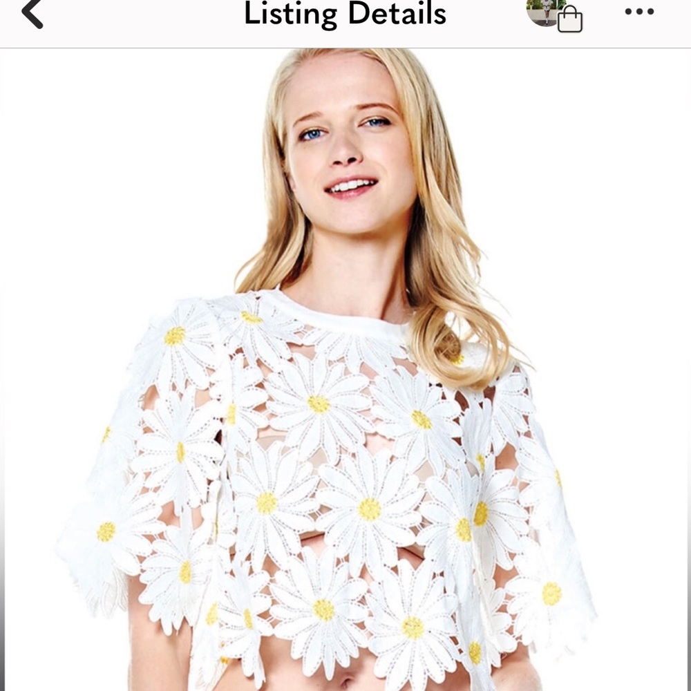 NWOT Gracia Guipure Daisy Top Size S